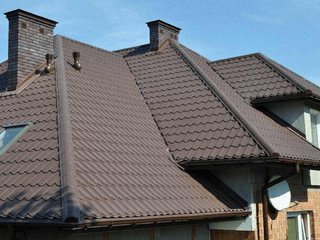 Металлочерепица Металл-Профиль Монтеррей 0,45 Полиэстер RR 32 Темно-коричневый 4 - в «Монолит-Металлопрокат».